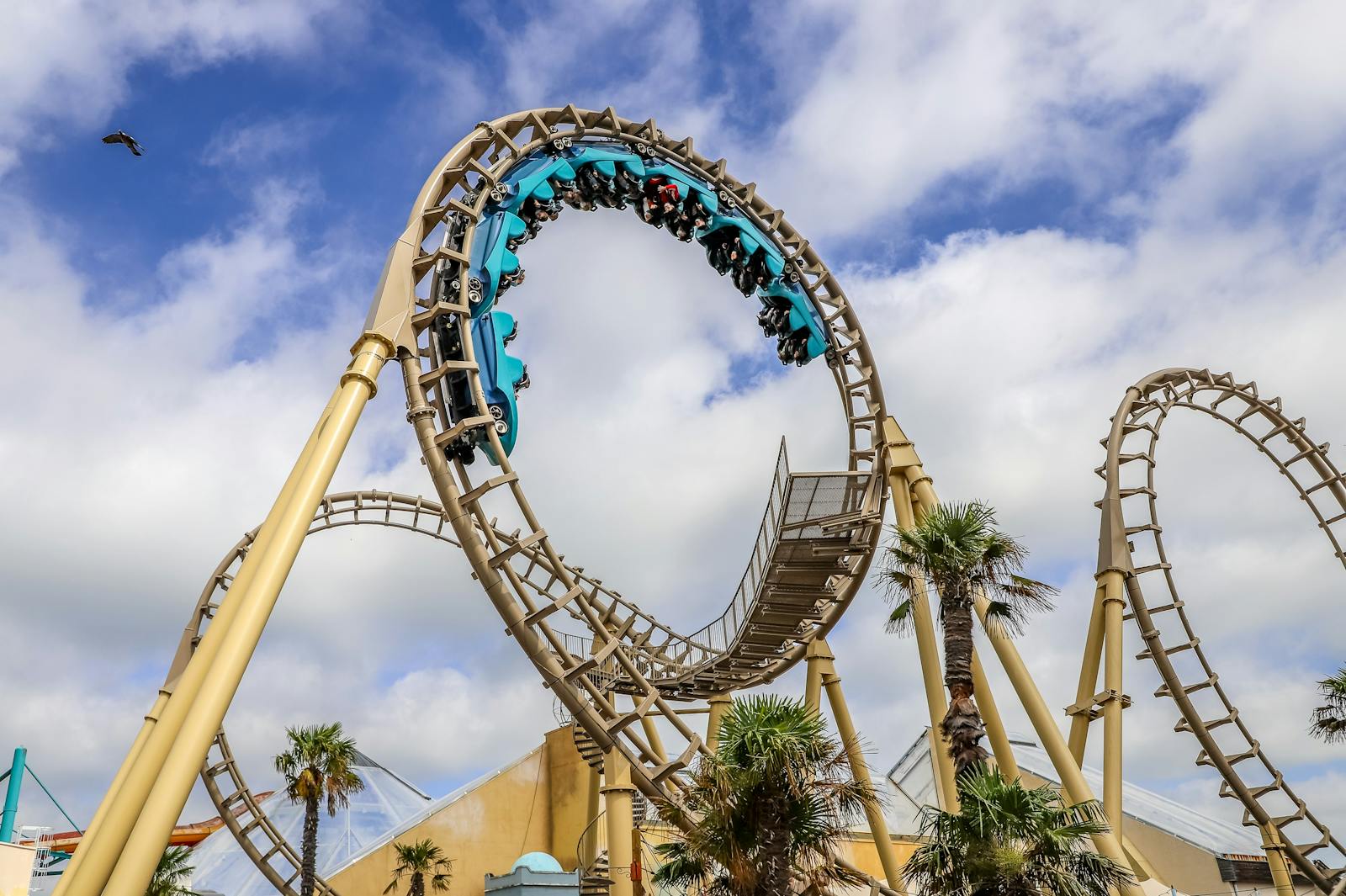 Montaña rusa en bucle en Walibi Belgium